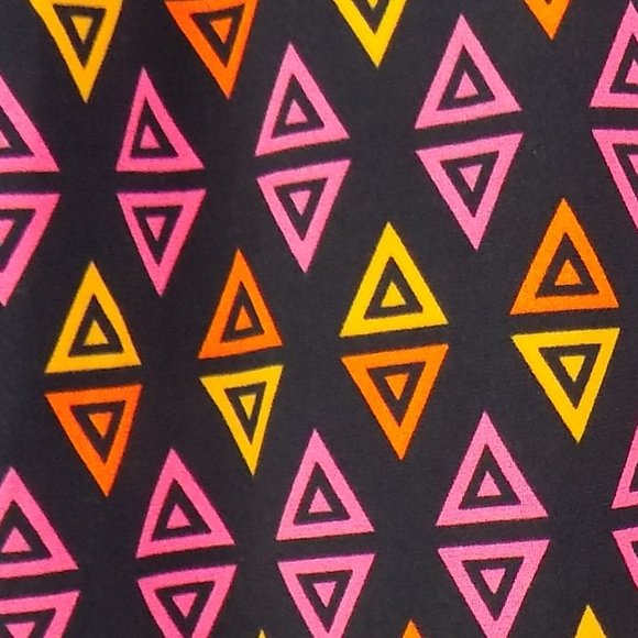LuLaRoe Irma Triangle/Diamond Print Tunic Top Size S NWT - Picture 5 of 9